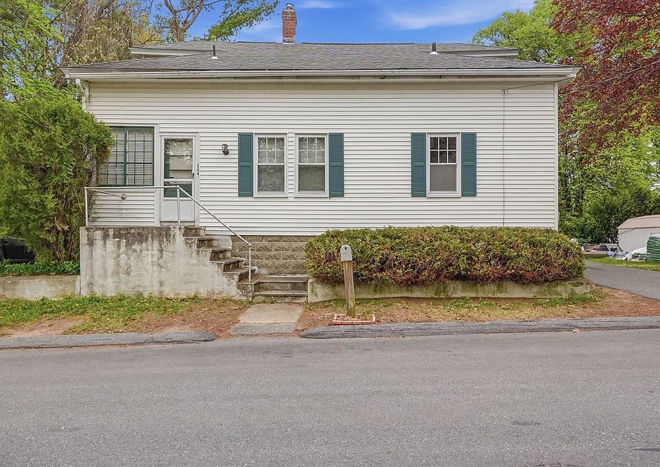 1st image of 104 Bedford Ave