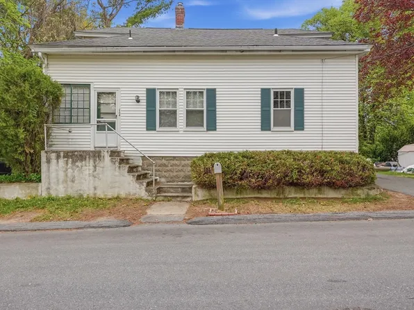 104 Bedford Ave, Lowell, MA 01854
