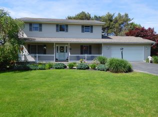 222 Pleasant View Dr, Greenfield Township, PA 18407