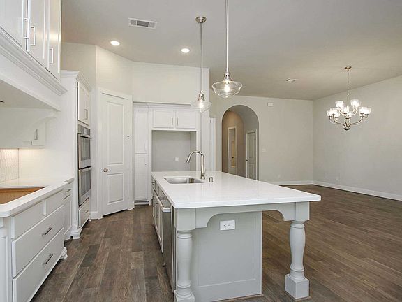 5th image of 308 Mallory Ct