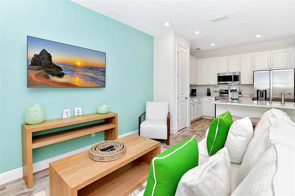 4 bed, 3.0 bath, 1712 sqft, $3,400 — Photo 4
