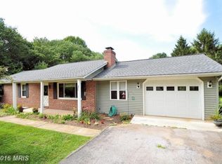 5711 Oakview Dr, Sykesville, MD 21784
