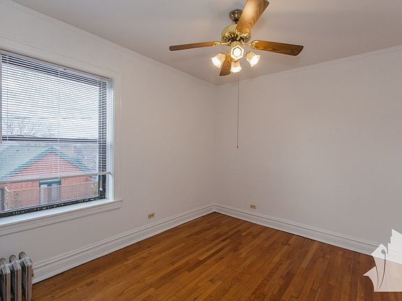 3rd image of 1909 W Larchmont Ave #1913