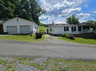 104 Orchard St, Ansted, WV 25812