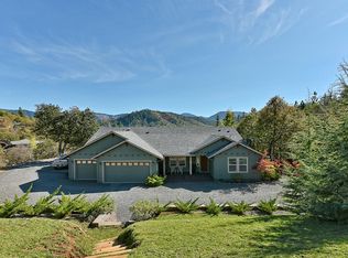 3674 Hosmer Ln, Gold Hill, OR 97525