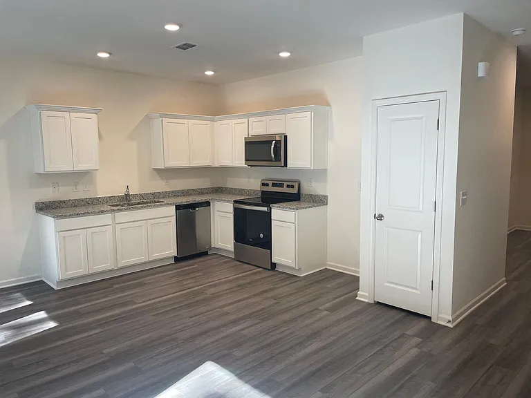 148 Rydal Way — Photo 8