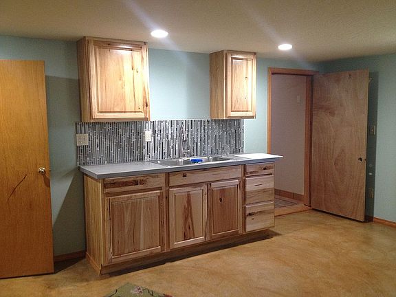 Basement kitchenette
Hickory