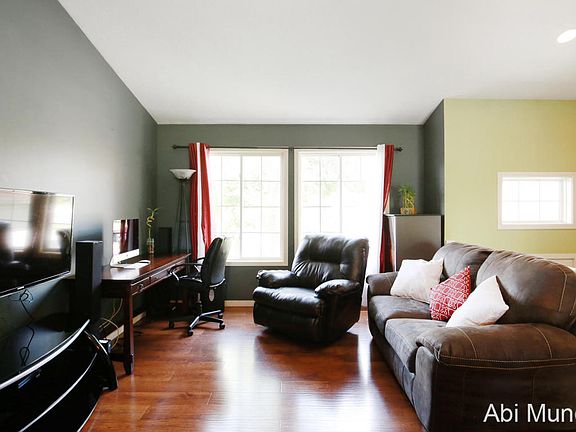 3rd image of 4878 Eastern Ave SE