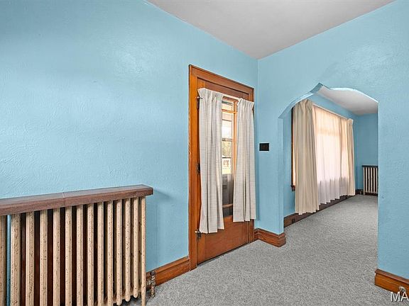 3rd image of 409 E Main St