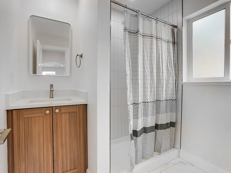 1270 N Logan St #9 — Photo 22