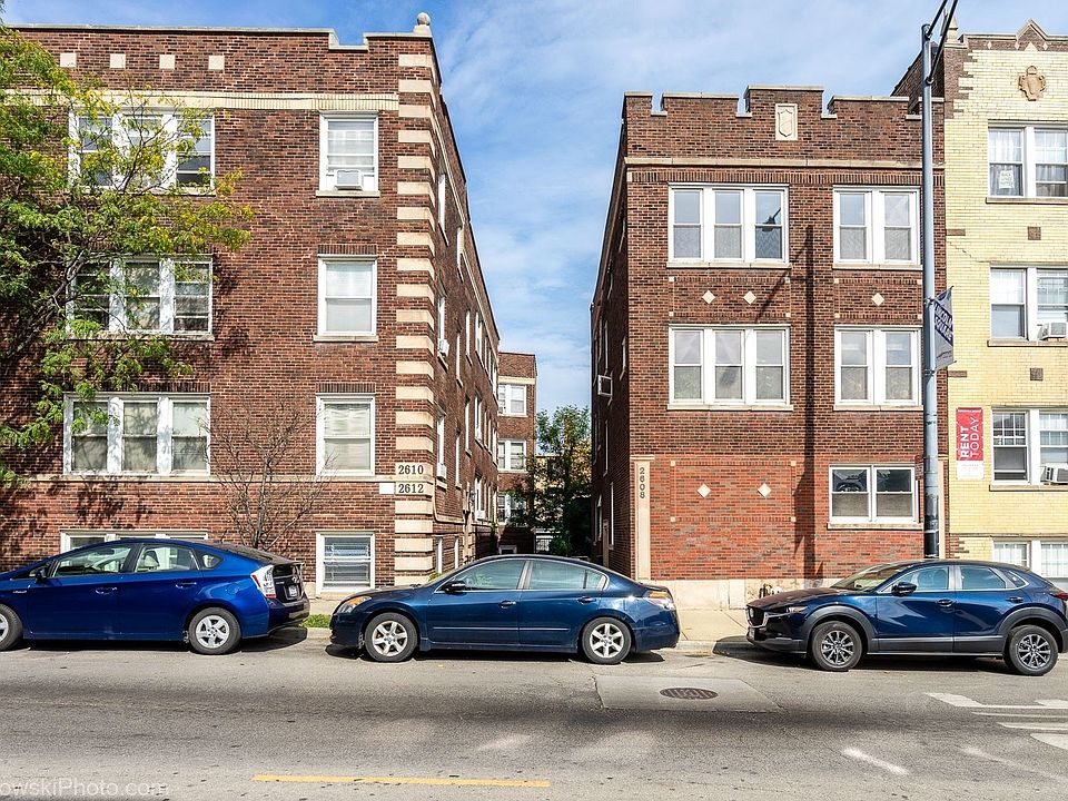 1st image of 2608 W Montrose Ave APT 1