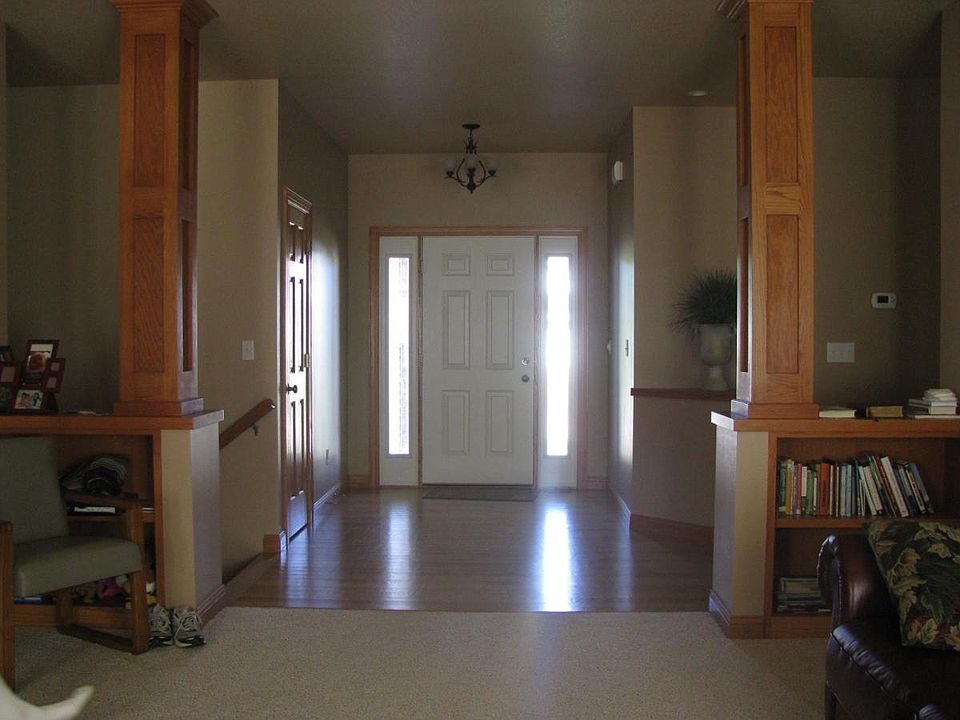 Entry/ Living Room