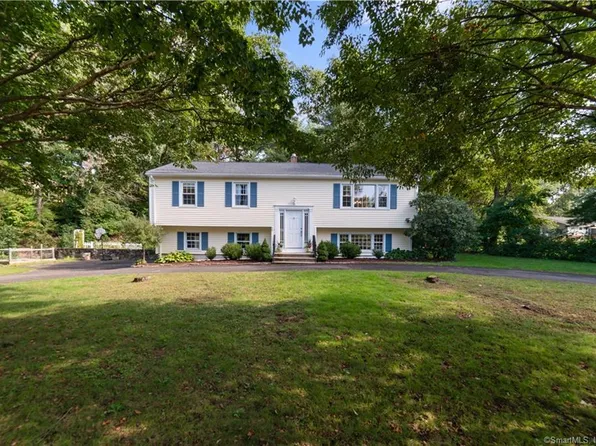 34 Seneca Drive, Trumbull, CT 06611