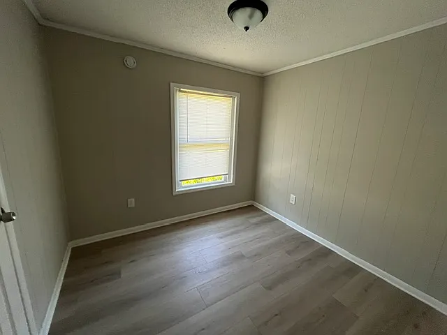 2830 Village Green Dr — Photo 12