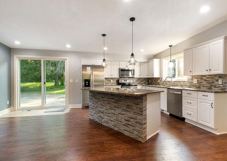 1st image of 4044 Sunshine Dr