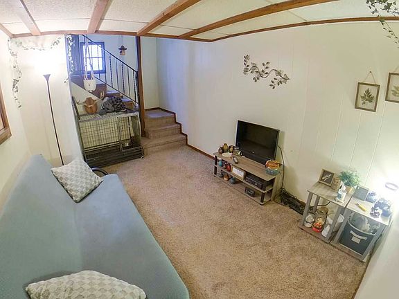 3rd image of 830 Bluemont Ave APT 4
