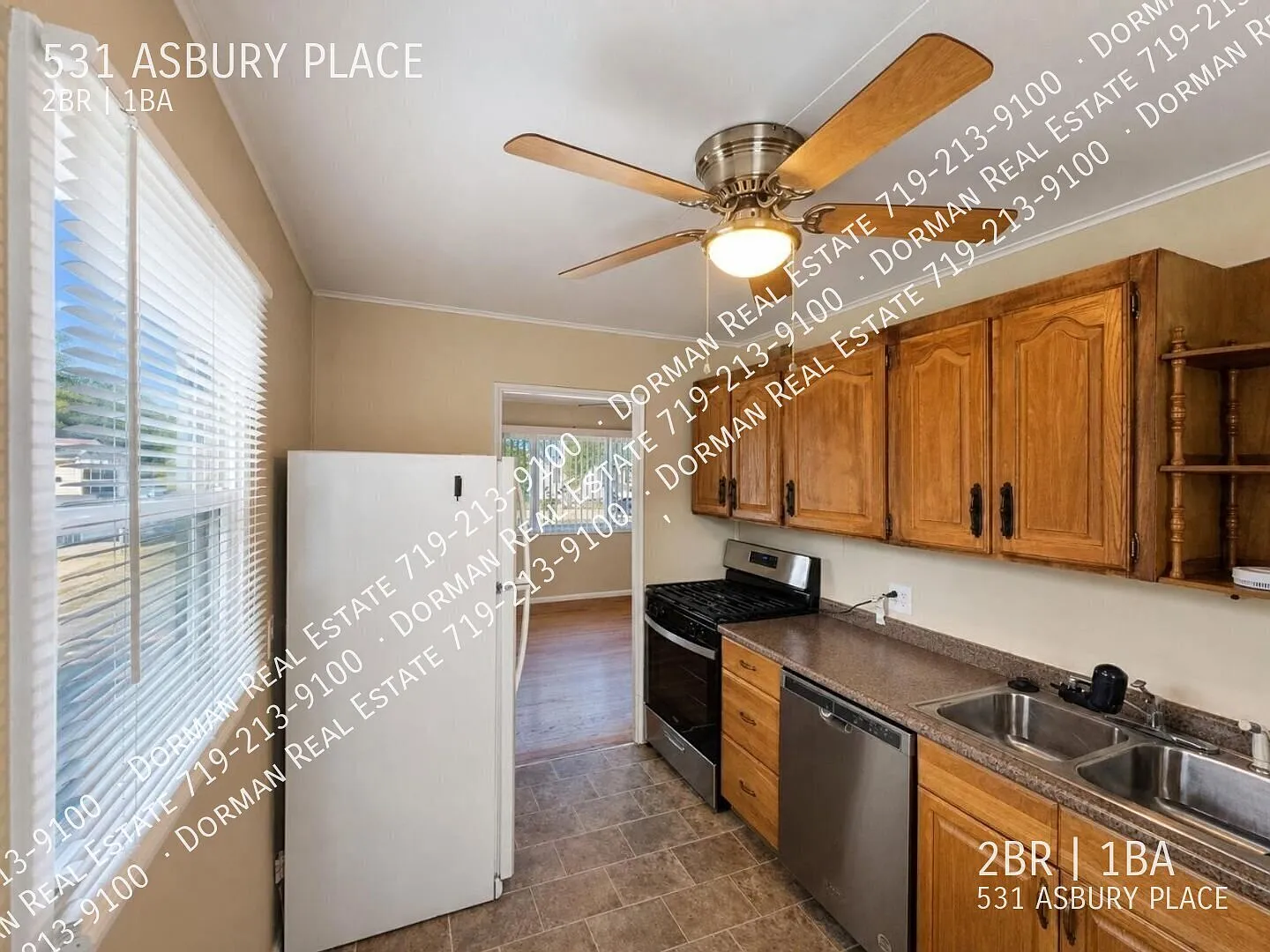 Charming 2 Bedroom Rancher With 2 Car Garage — Photo 3