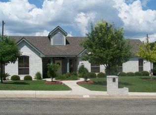 2000 Sika Dr, Kerrville, TX 78028