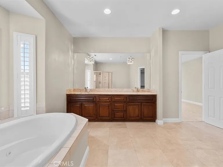 540 W 25th St — Photo 27