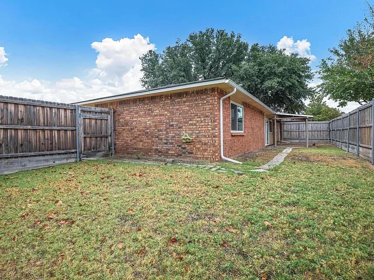4904 Watkins Dr — Photo 14