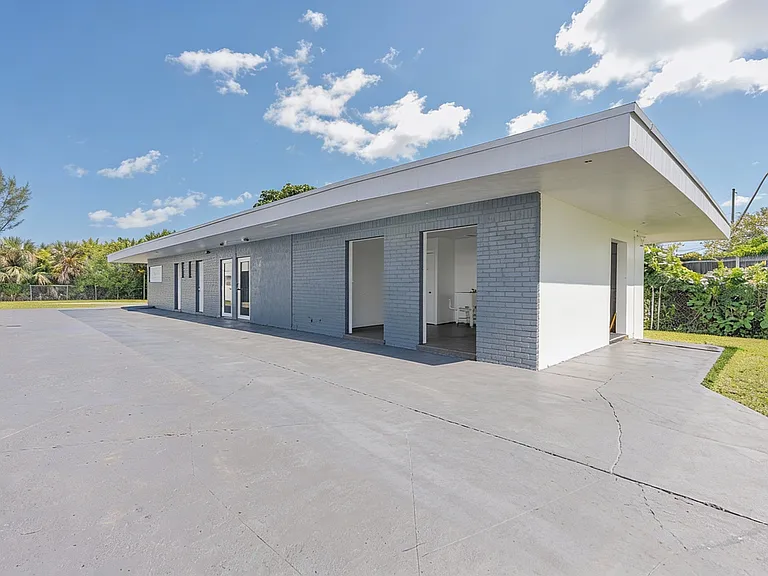 6-web-or-mls-LakeShore_Presidential_DSC7124