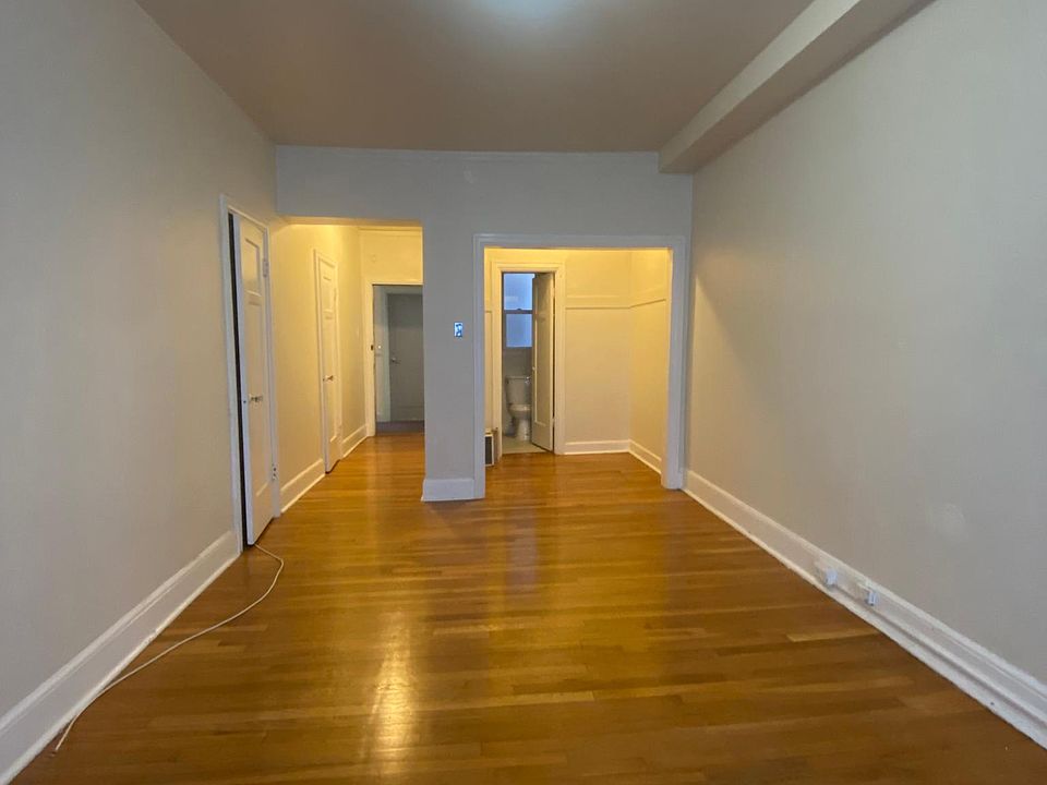1st image of 1200 Clay St APT 11
