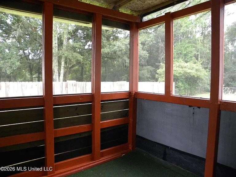 18265 Robin Oaks Dr — Photo 31