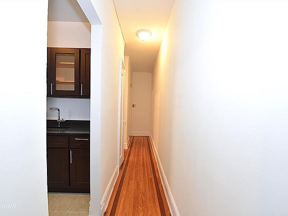 3rd image of 2206 38th St APT 3A