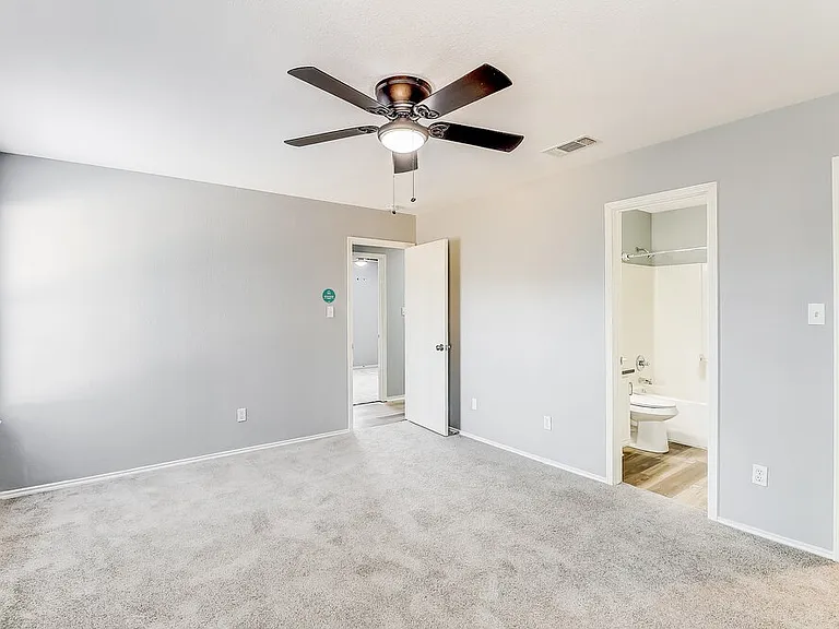 222 Hollywood Dr — Photo 11