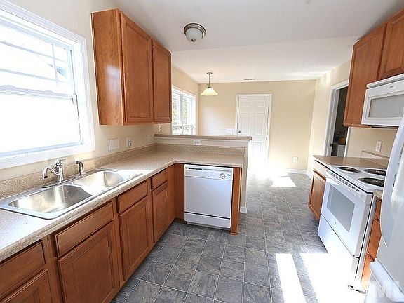 5th image of 2042 Woodwater Dr