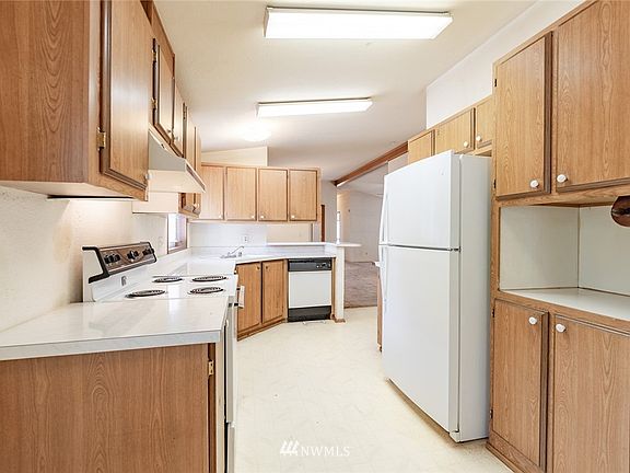 View of kitchen and included appliances, plenty of storage! 