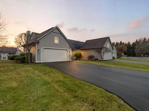 201 Pierce Lake Dr, Chelsea, MI 48118