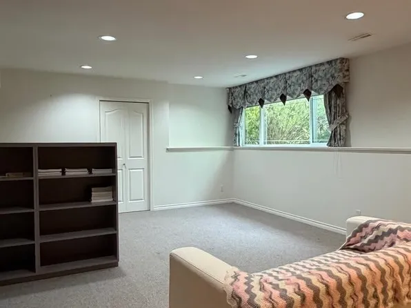 2533 Jade Pl, Coquitlam, BC V3E 2Z2