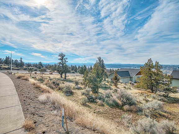 5th image of 464 SE Manzanita Dr