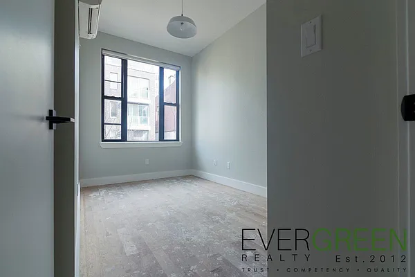 Rented by Evergreen Apartments BK | media 4