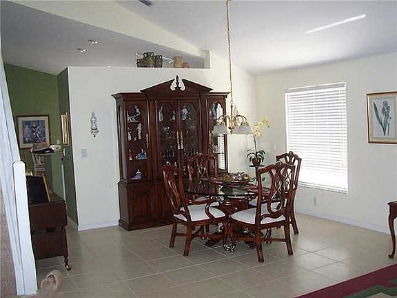 4th image of 7035 SE Twin Oaks Cir