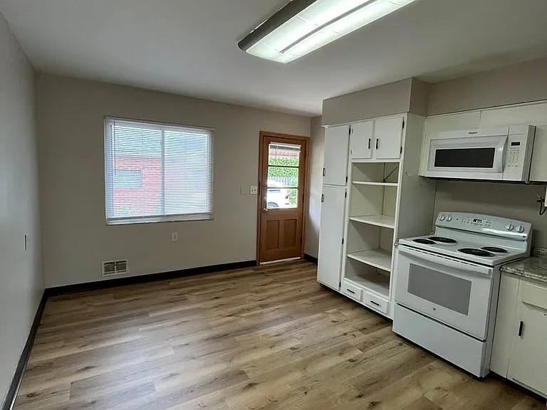 2924-2926 Mount Holyoke Rd — Photo 5