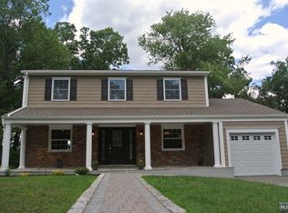 14 Baker Rd, Livingston, NJ 07039