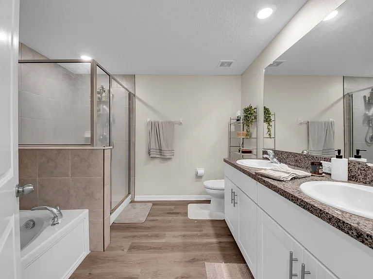 736 Royal Empress Dr — Photo 17