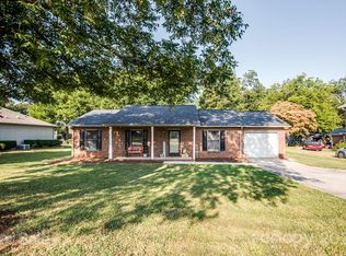 127 1st Ave N, Conover, NC 28613