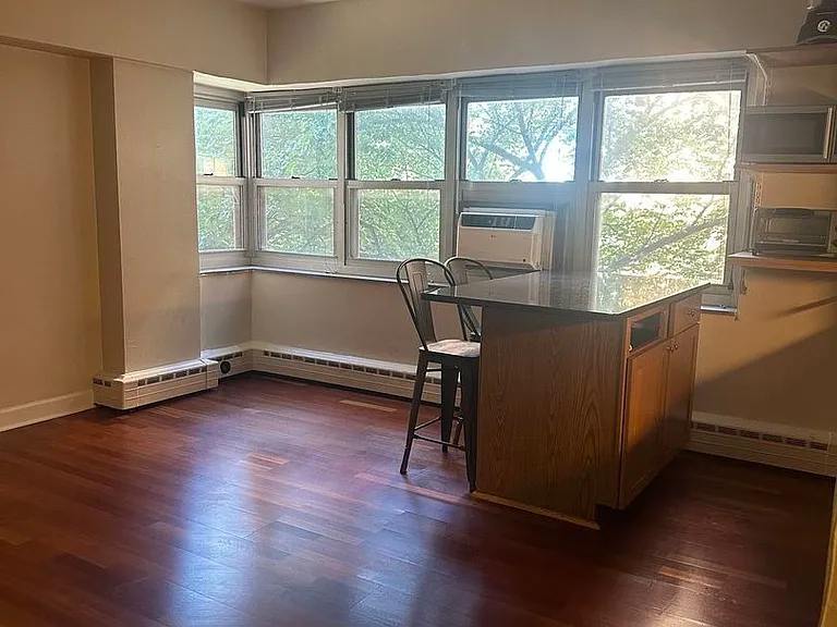 4970 N Marine Dr #528 — Photo 2