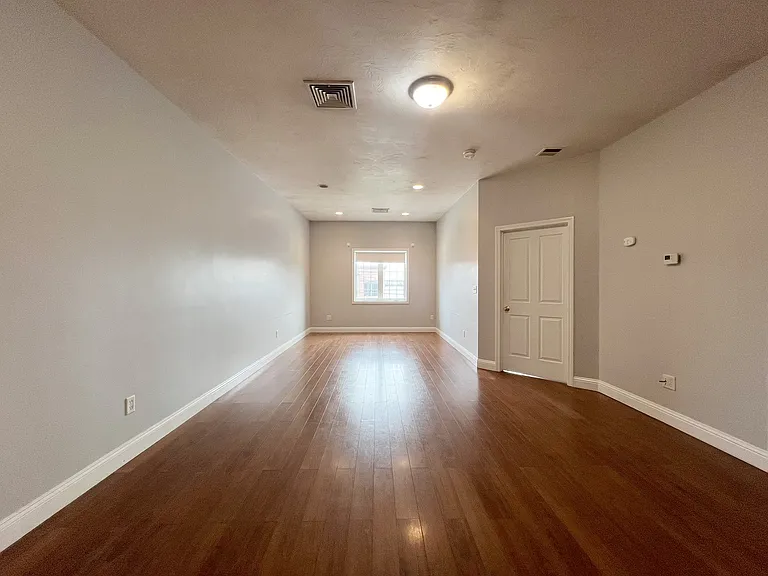 412 Washington St #210 — Photo 2