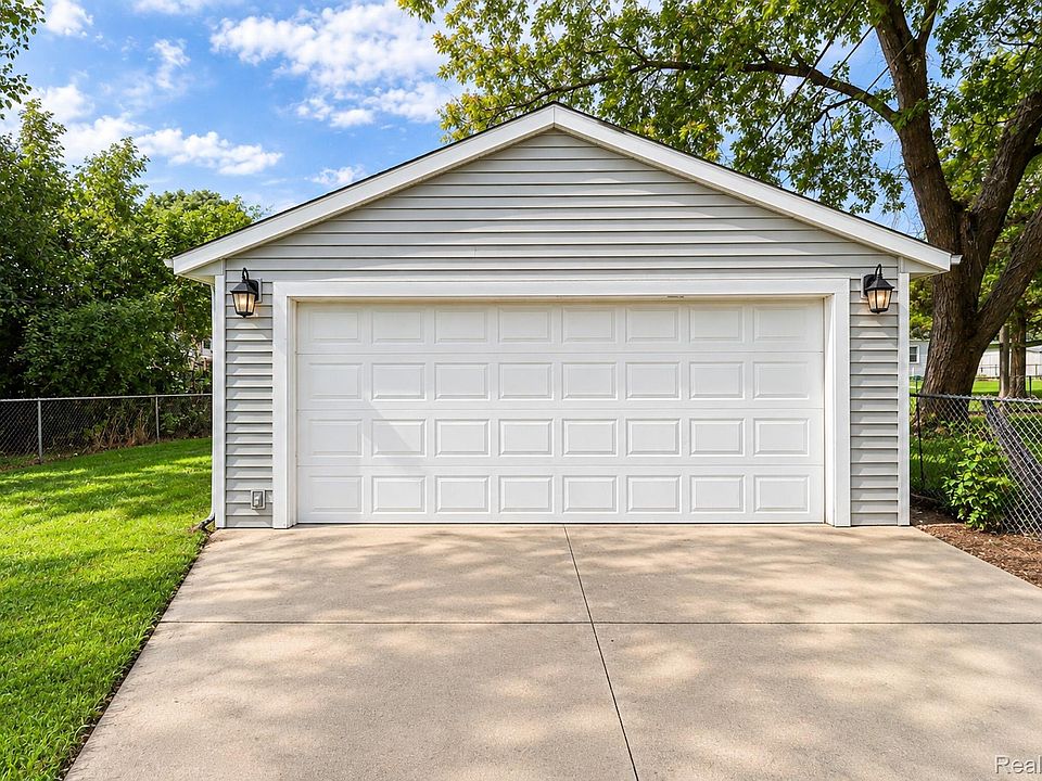 18285 Deering St, photo 22