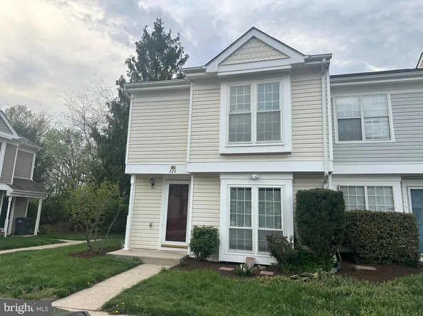 326 Lancaster Sq #326, Sterling, VA 20164