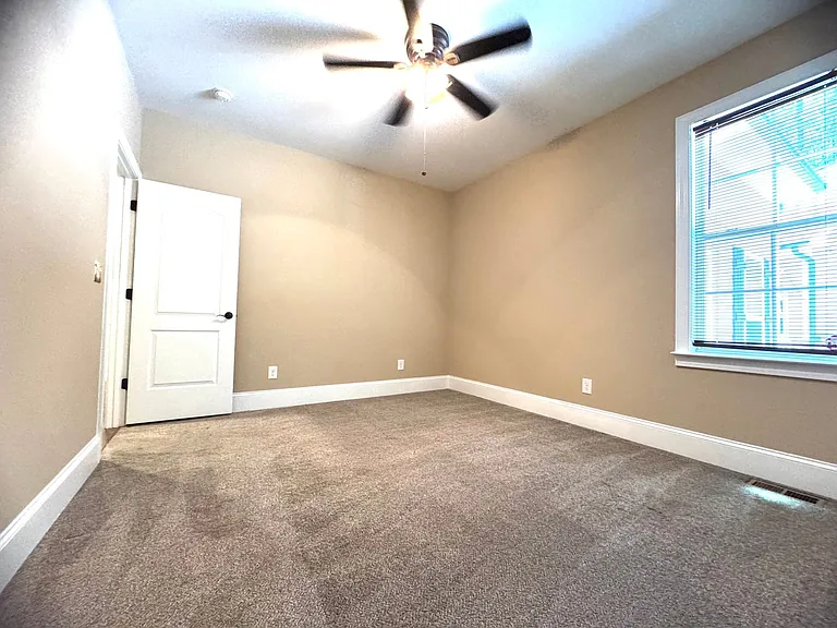 3658 Pleasants Ridge Dr — Photo 22