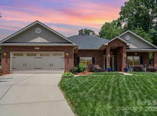 101 Harvest Farm Ct, Mount Holly, NC 28120