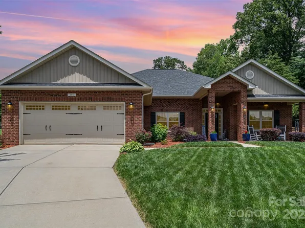 101 Harvest Farm Ct, Mount Holly, NC 28120