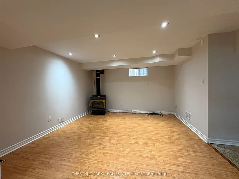 93 Surrey Ave — Photo 11