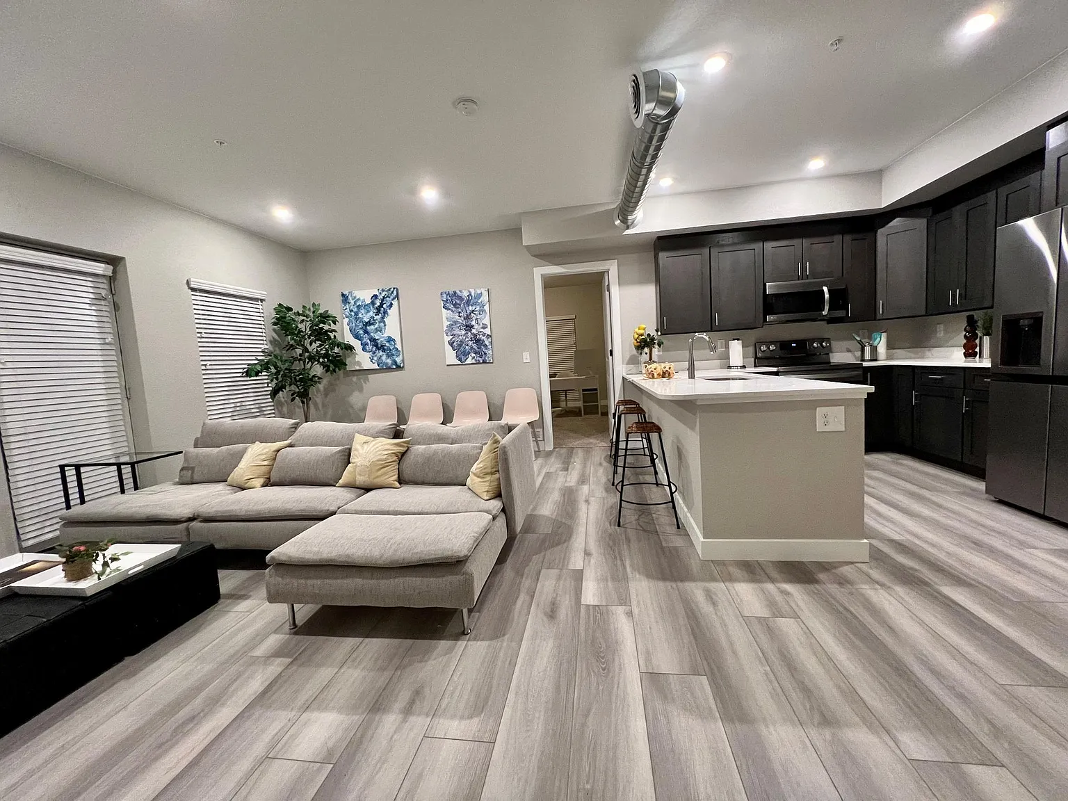 2 bed, 1079 sqft, $1,895 — Photo 3