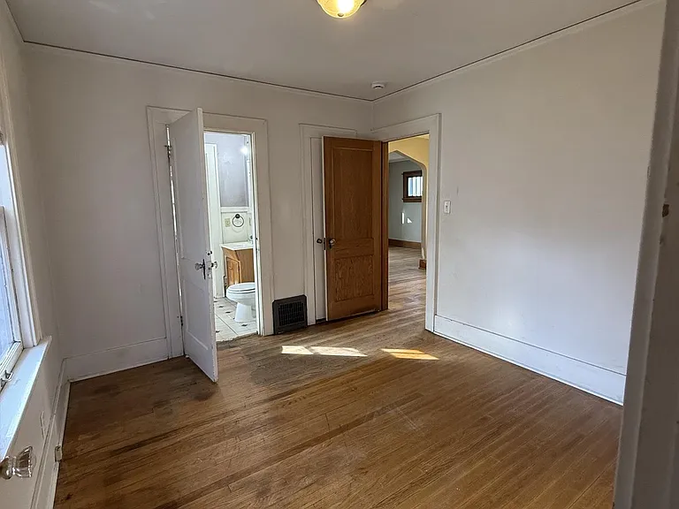 2417 E Ave NE — Photo 21